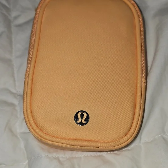 Lululemon NWTS Clippable Nano Pouch!! RKML!! Rare And Sold Out!! - Picture 3 of 10